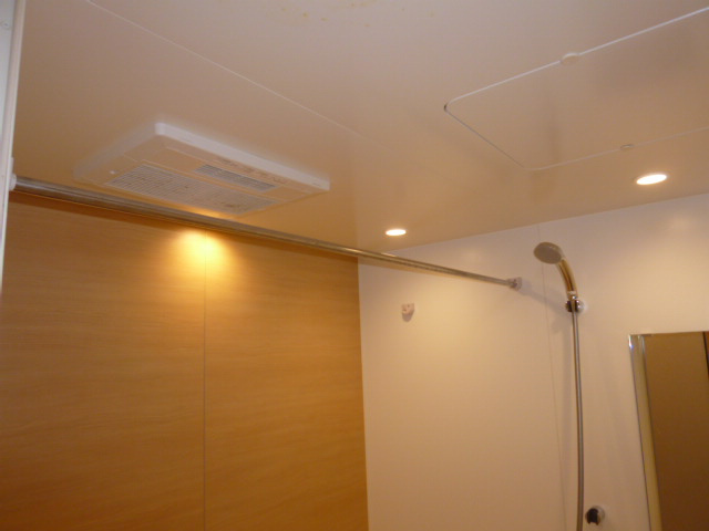 メゾンソレイユ亀島第２公園前Ａの浴室