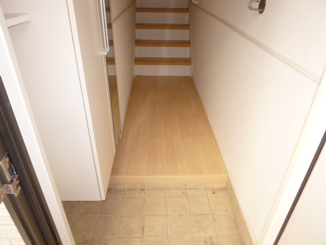 メゾンソレイユ亀島第２公園前Ａの玄関