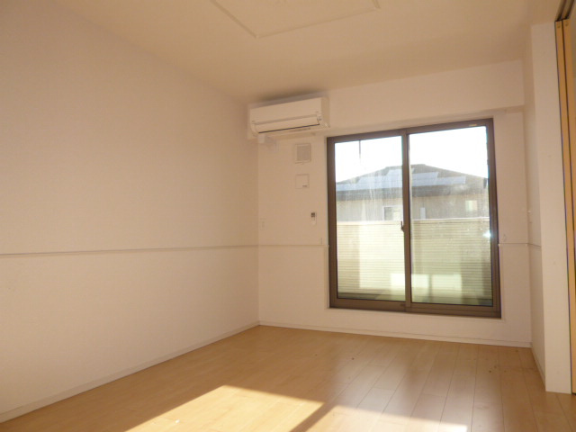 メゾンソレイユ亀島第２公園前Ａの居間・リビング