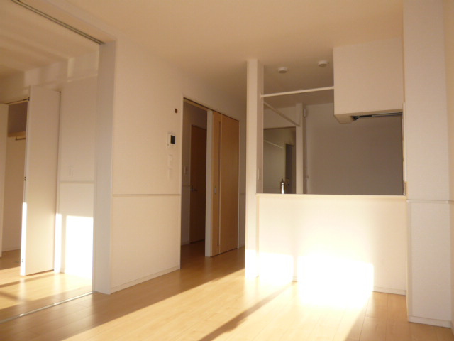 メゾンソレイユ亀島第２公園前Ａの居間・リビング