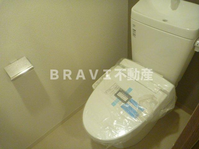 プレサンス心斎橋ニスト　BRAVI不動産のトイレ|【プレサンス心斎橋ニスト】コンパクトで使いやすいトイレです