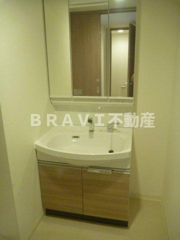 プレサンス心斎橋ニスト　BRAVI不動産の独立洗面台|独立洗面台です
