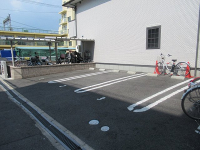 【駐車場】 | メゾンタニガワⅡ（瓢箪山賃貸） | 車をお持ちの方に嬉しい駐車場付きの物件です