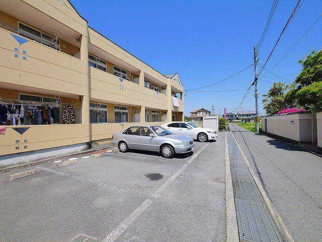 サンフィットラブリーの駐車場|駐車場に車を止められます