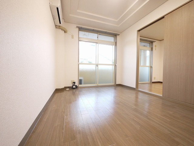 サンフィットラブリーの洋室|明るい洋室です