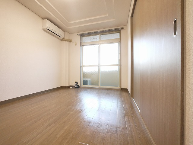 サンフィットラブリーの洋室|使い勝手のいい洋室です