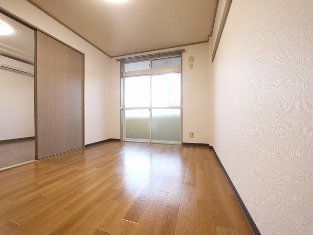 サンフィットラブリーの洋室|ゆったりした洋室です