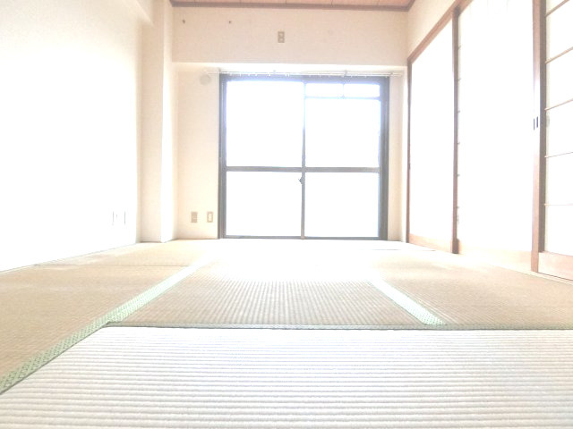 HIGASHIOマンションの和室