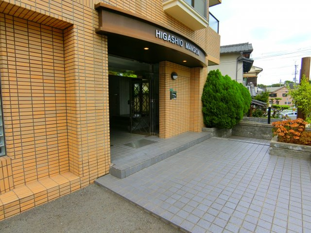 HIGASHIOマンションのエントランス