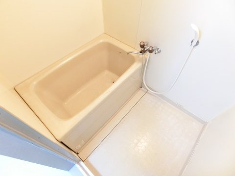 HIGASHIOマンションの浴室