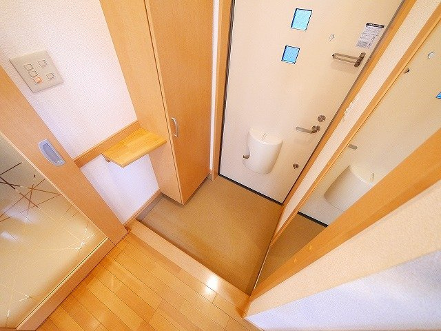 サンフェアリーⅤの玄関|トールタイプのシューズボックスがあります。