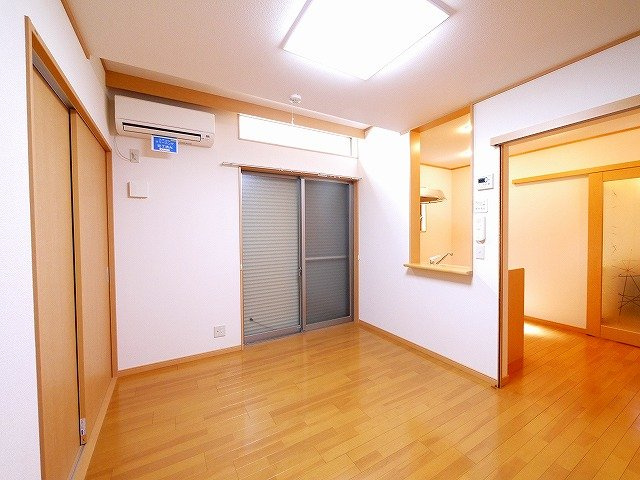 サンフェアリーⅤの居間・リビング|明るい洋室です。