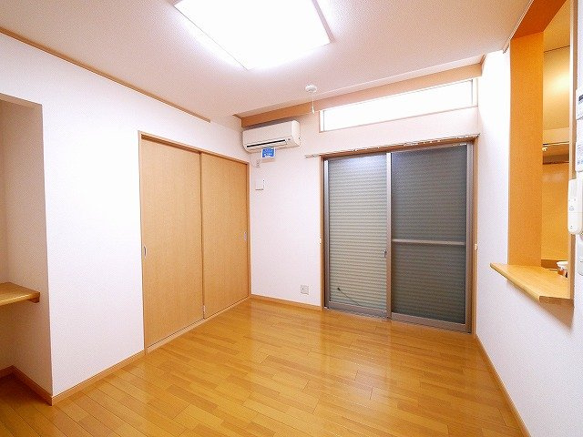サンフェアリーⅤの洋室|人気のカウンターキッチンタイプです。