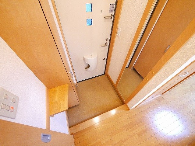 サンフェアリーⅤの玄関|トールタイプのシューズボックスも完備。