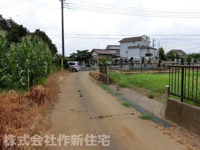 八千代市吉橋　売地　建築条件なし　整形地の前面道路含む現地写真