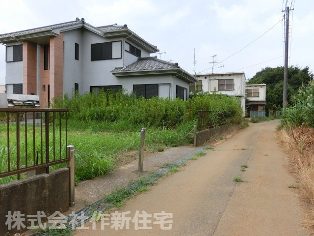 八千代市吉橋　売地　建築条件なし　整形地の前面道路含む現地写真