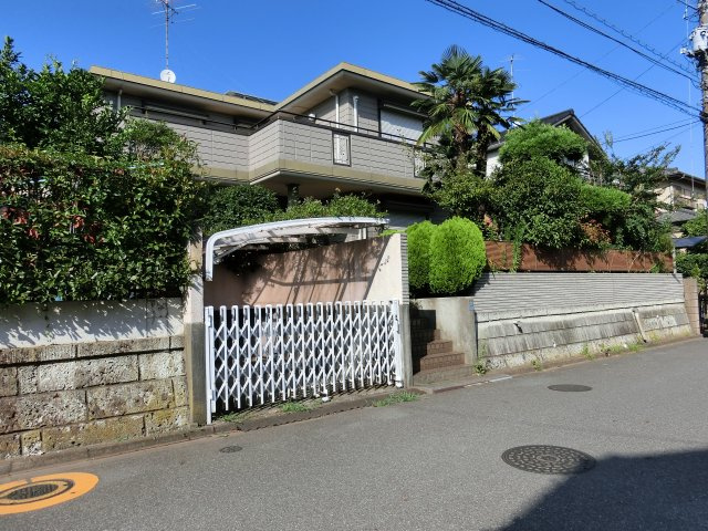 八千代市八千代台南２丁目　中古戸建　旭化成へーベルハウスの軽量鉄骨造の前面道路含む現地写真