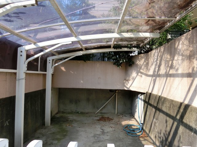 八千代市八千代台南２丁目　中古戸建　旭化成へーベルハウスの軽量鉄骨造の駐車場