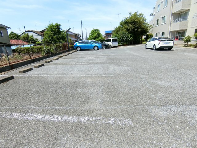 ヒルハウスの駐車場