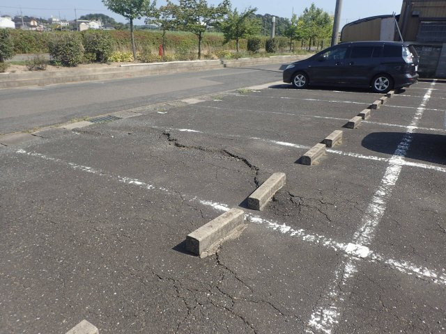 清水が丘ハイツの駐車場