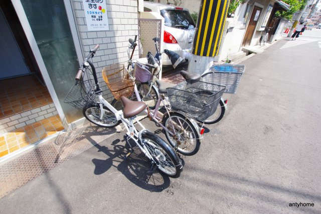 ヒラタコーポ　仲介手数料無料の駐車場