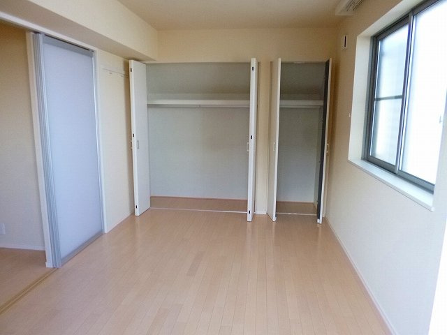 【寝室】 | ソラリア一番町