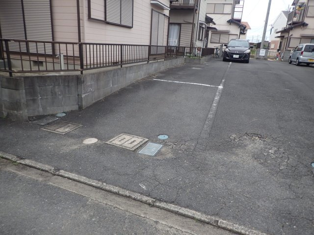 知多市八幡字東水代の一戸建ての駐車場