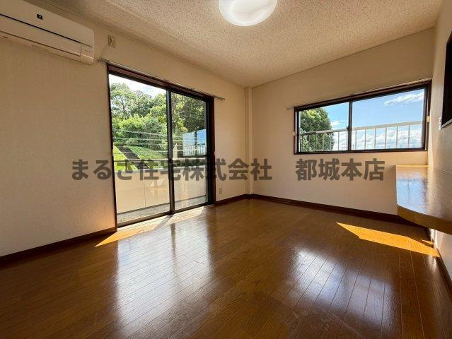 旭ヶ丘ハイツの居間・リビング|203の写真です