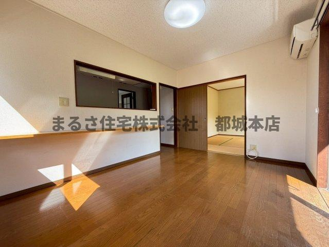 旭ヶ丘ハイツの居間・リビング|203の写真です