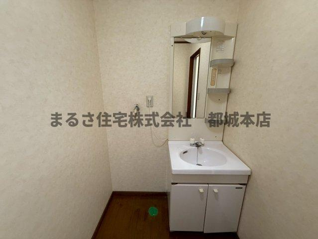 旭ヶ丘ハイツの独立洗面台|203の写真です