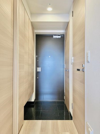 千代田区神田東松下町の賃貸マンションの玄関