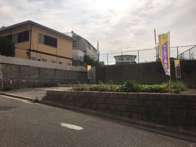 グラッド・タウン長尾台４丁目の前面道路含む現地写真