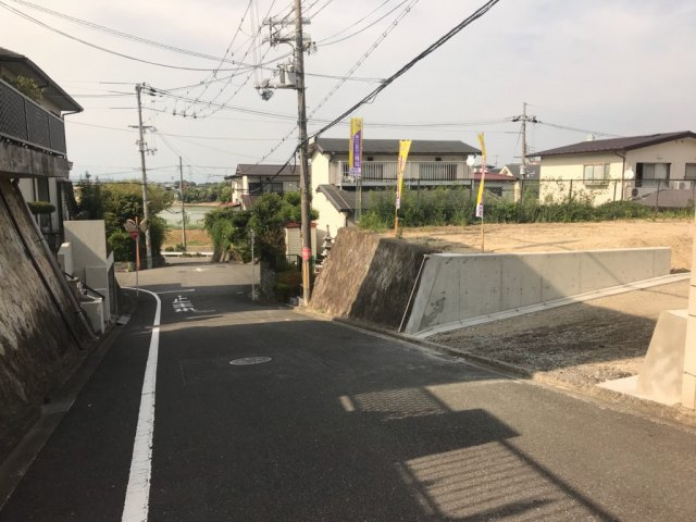 グラッド・タウン長尾台４丁目の前面道路含む現地写真