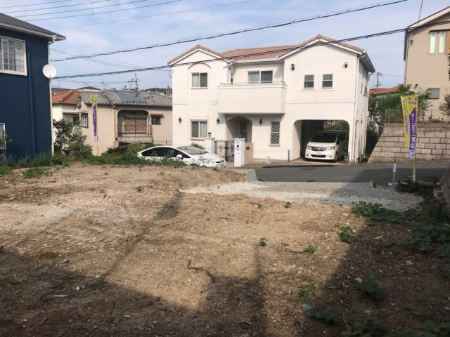 グラッド・タウン長尾台４丁目の前面道路含む現地写真