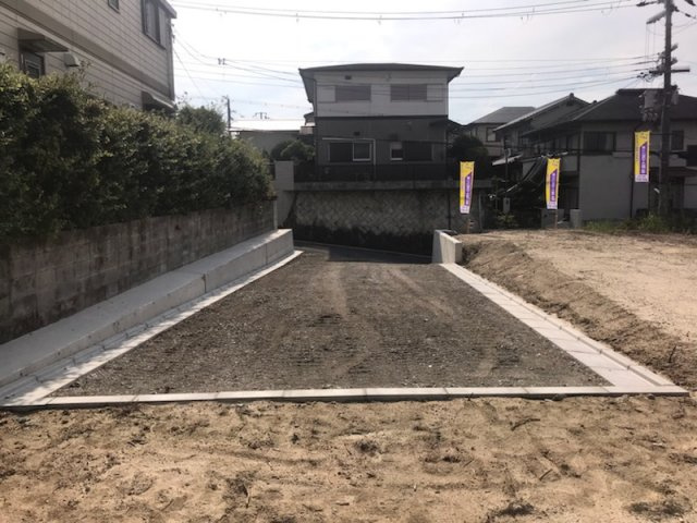 グラッド・タウン長尾台４丁目の前面道路含む現地写真