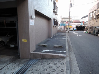 【駐車場】