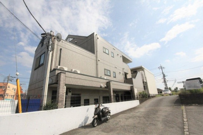 【外観】 | ヴァンベール小机 | ヴァンベール小机　　　遮音性に優れた鉄筋コンクリート造マンション　ペット飼育可能です。