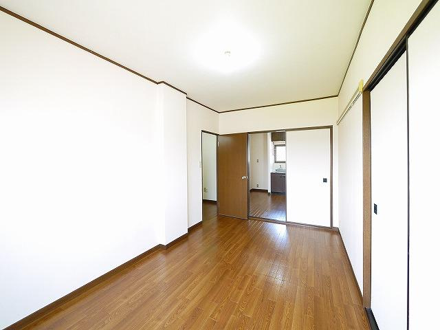 ヴィラ住吉の洋室|コンパクトで使いやすい洋室です