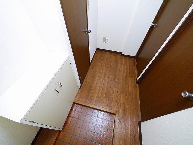 ヴィラ住吉の玄関|収納もある玄関です