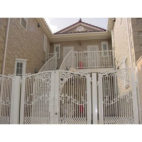 ラヴィアンローズのエントランス