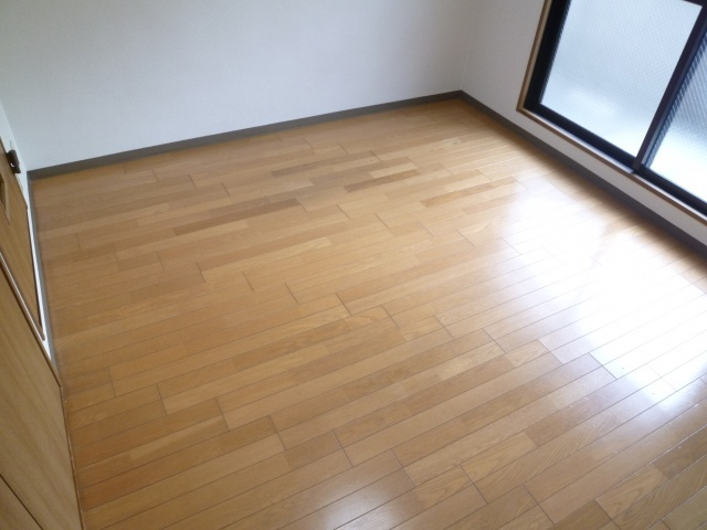 エストゥディオ難波の洋室
