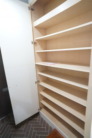 宝塚グリーンハイツ６号館の玄関|玄関の靴箱も大容量です
参考、同建物・同間取りの号室