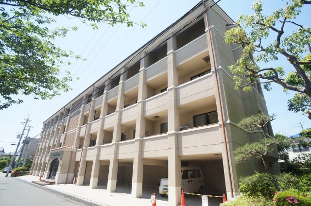 宝塚グリーンハイツ６号館の外観