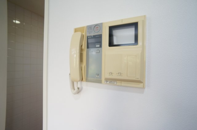 宝塚グリーンハイツ６号館の設備|オートロック対応のＴＶモニターホンです
参考、同建物・同間取りの号室