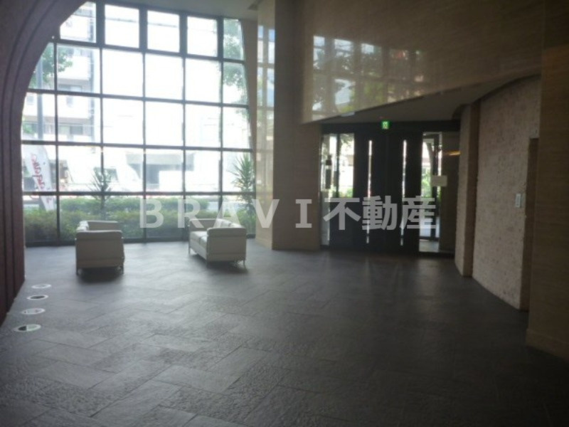 S-RESIDENCE緑橋Serio（エスレジデンス緑橋セリオ）　BRAVI不動産のロビー|【S-RESIDENCE緑橋Serio】毎日通るロビーはこのようになっています
