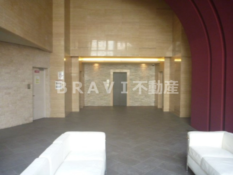 S-RESIDENCE緑橋Serio（エスレジデンス緑橋セリオ）　BRAVI不動産のロビー|【S-RESIDENCE緑橋Serio】落ち着いたロビーです