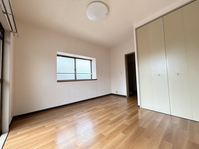 マンション新町の洋室