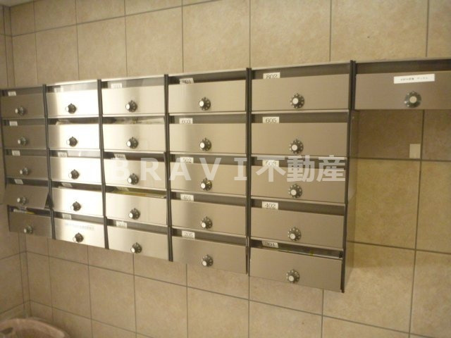 プレミアム本町　BRAVI不動産のその他共用部分|【プレミアム本町】メールボックス