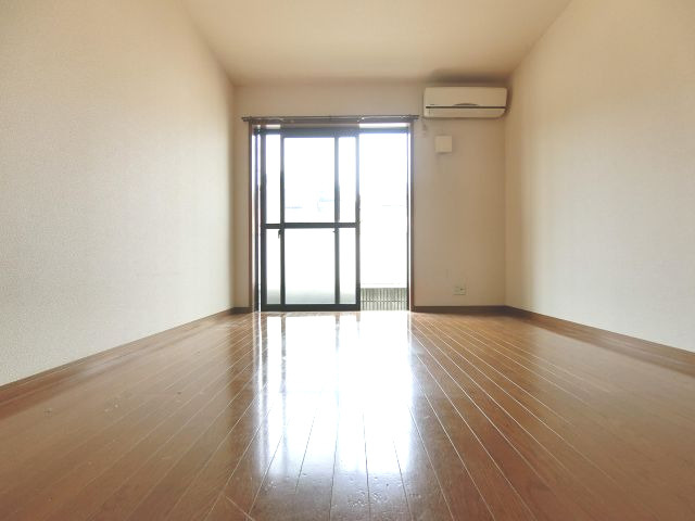 リヴェール東野の寝室