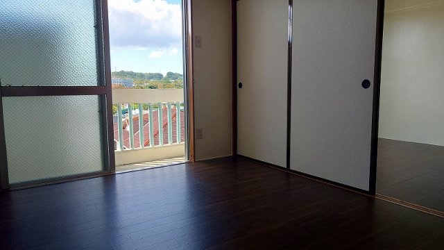島尻郡八重瀬町字長毛のアパートの和室